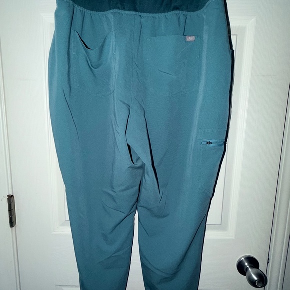 Women's Figs High Waisted Zamora Jogger Scrub Pant in Hydrogen Green - Picture 3 of 12